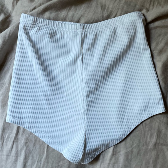 PRINCESS POLLY SIZE US2 white ribbed shorts - Picture 2 of 4